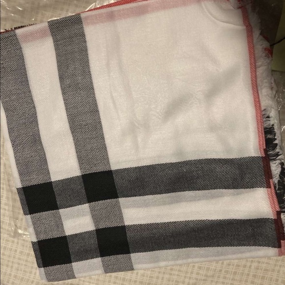 Burberry cashmere scarf - Picture 1 of 4